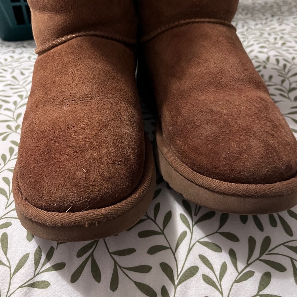 UGG Tan Boots with Brown Bows - Picture 4 of 4